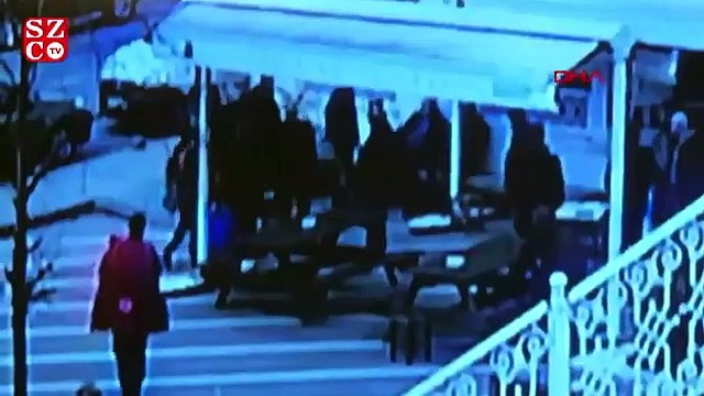 Müezzin, cami avlusunda kavga eden grubu ayırmak için tekrar ezan okudu; kavga devam etti: 5 yaralı