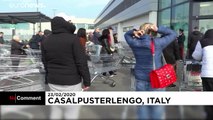 شاهد: تهافت على المؤن في محلات تجارية شمال إيطاليا وسط مخاوف من توسع انتشار فيروس كوفيد-19