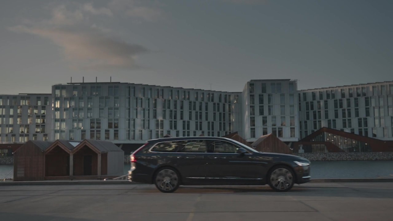 The refreshed Volvo V90 Recharge Driving Video