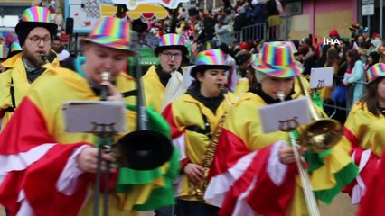 - Almanya’daki karnavalda Hanau saldırısı unutulmadı