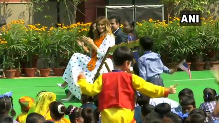 அரசு பள்ளியில் குழந்தைகளோடு குழந்தையாக மகிழ்ச்சியாக இருந்த மெலனியா டிரம்ப்.. வைரல் வீடியோ