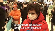 Coronavirus: les Sud-Coréens font la queue pour recevoir des masques à Daegu