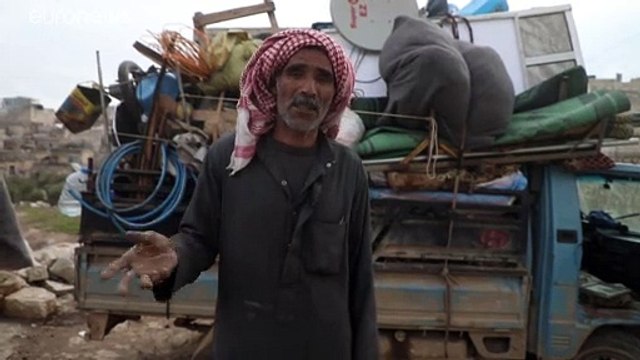 Les réfugiés syriens piégés sous les bombardements à la frontière turque