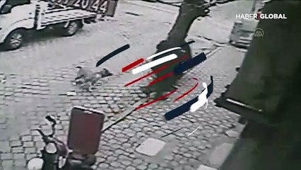 Bağlı duran köpeğe iki pitbull saldırdı