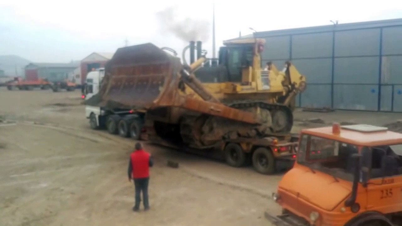 Huge Komatsu 475AX Dozer