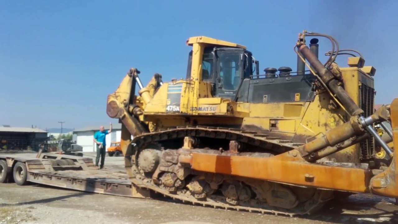 Huge Komatsu D475 Dozer Loading And Transporting