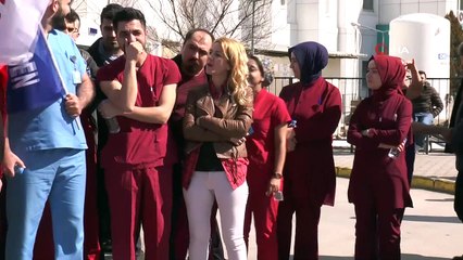 Erkek hemşire hasta yakınlarının saldırısına uğradı