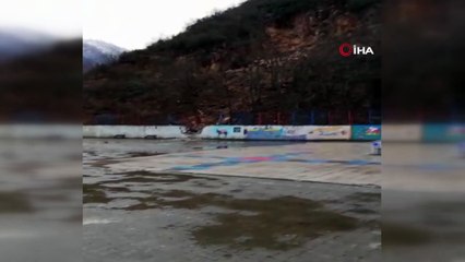 Gümüşhane’de heyelan anı kamerada