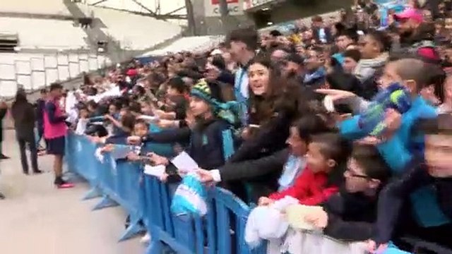 Autographes et selfies avec Mandanda et Payet au Vélodrome