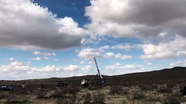 Video: Dünya'nın düz olduğunu ispatlamak için kendini uzaya fırlatan Amerikalı, yere çakılarak öldü