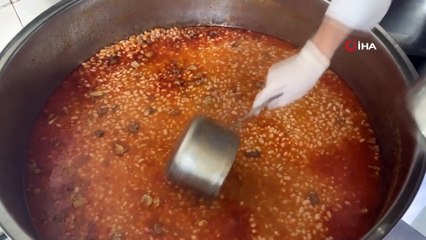 Dar gelirliler soğukta yemek ile ısınıyor