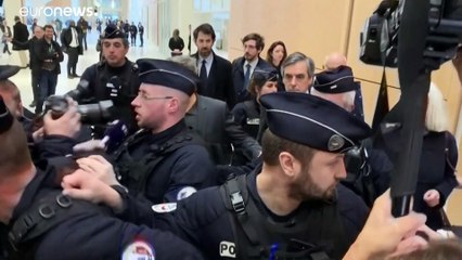 المتاعب القضائية تلاحق رئيس الوزراء الفرنسي السابق فرانسوا فيون مجددا