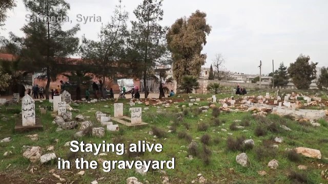 Displaced Syrian families take shelter in Idlib graveyard