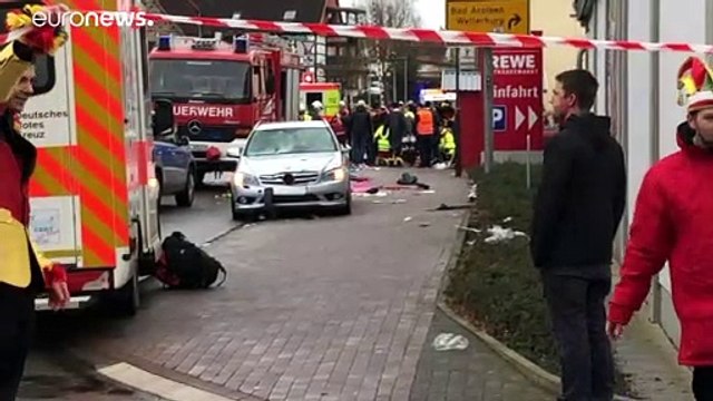 ФРГ: наезд автомобиля на карнавале в Фолькмарзене