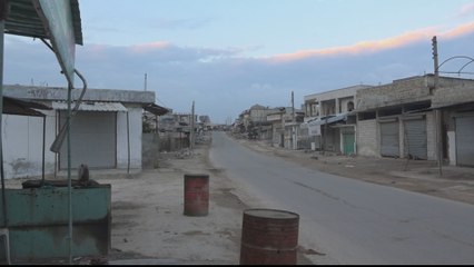 Syria's Idlib sees ghost towns as hundreds of thousands flee