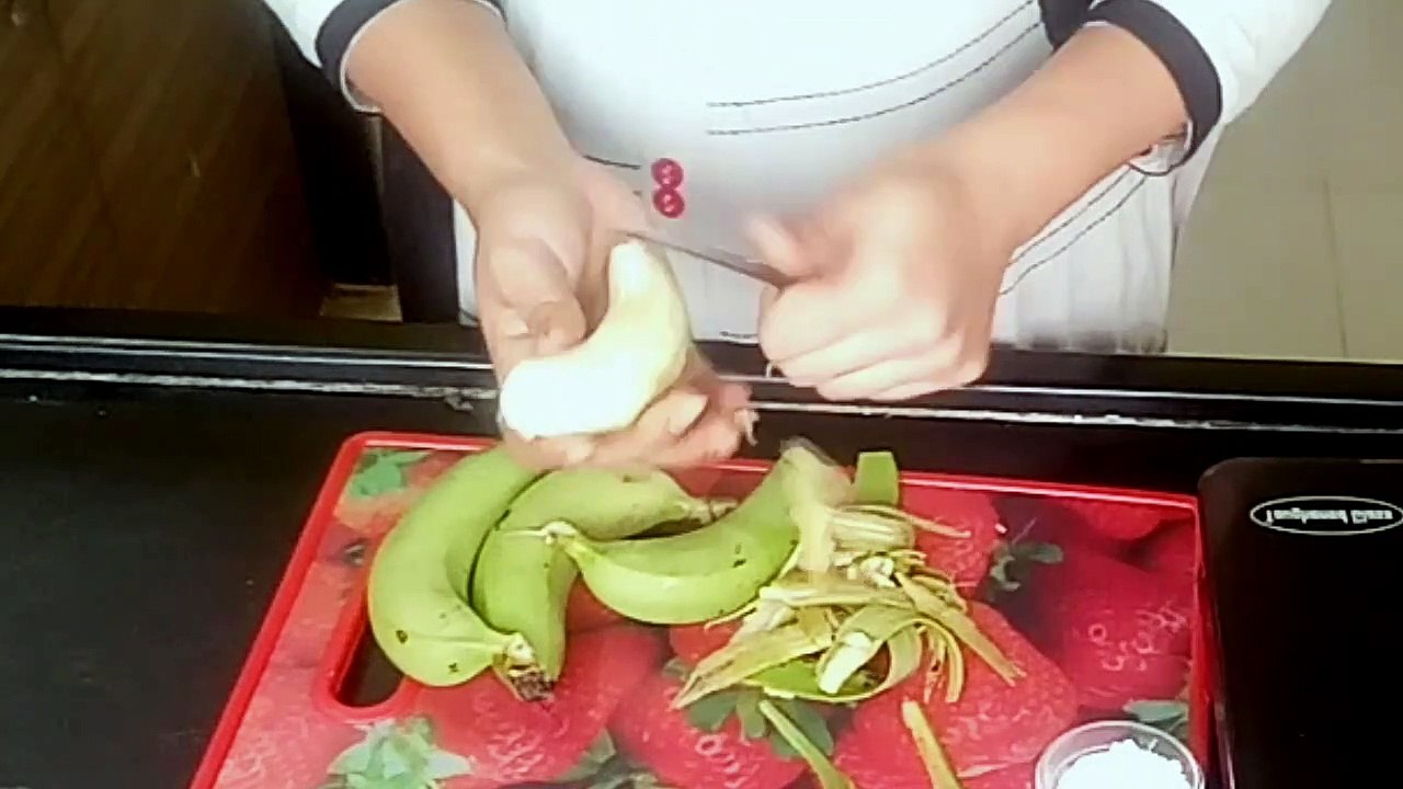 Kachhe kele ke french fries. कच्चे केले के फ्रेंच फ्राइज।