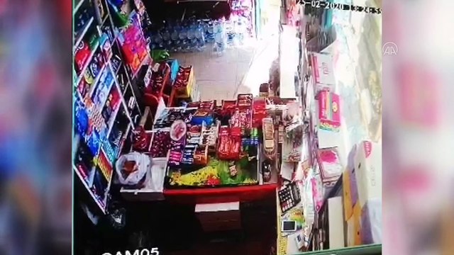 Pendik'te mahalle bakkalı bıçak tehdidiyle soyuldu - İSTANBUL