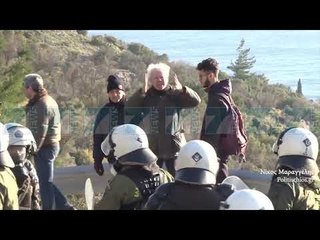 REFUGJATET PERPLASEN ME POLICINE, REFUZOJNE QENDRAT NE ISHUJ - News, Lajme - Kanali 7