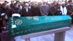 Bayrampaşa'da bıçaklanarak öldürülen gencin cenazesi toprağa verildi - İSTANBUL