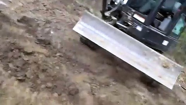 Il saute sur un sol est gorgé d'eau... Phénomène incroyable