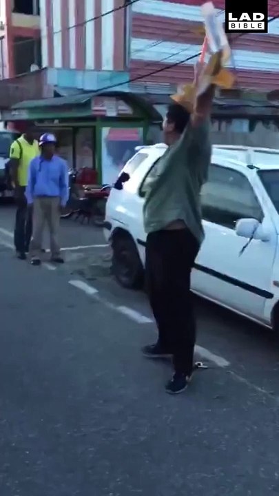 Il détruit le sabot de la fourrière posé sur sa voiture à coup de marteau