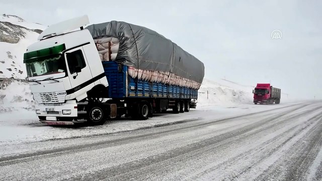 Tendürek Geçidi'nde ulaşıma kar ve tipi engeli - AĞRI