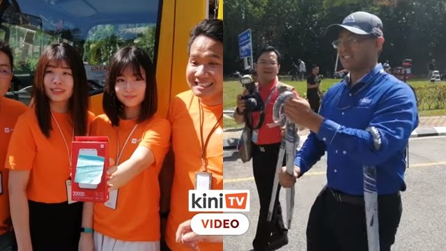 Percuma powerbank dan payung pula buat petugas media di luar istana