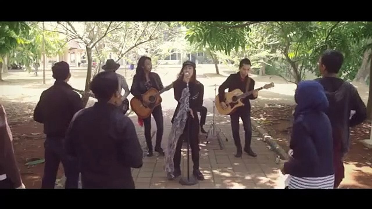 One Room - Pergilah (Official Video)
