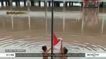 Pengibaran Bendera di Tengah Banjir Jadi Bentuk Kekecewaan Tiga Siswa Ini