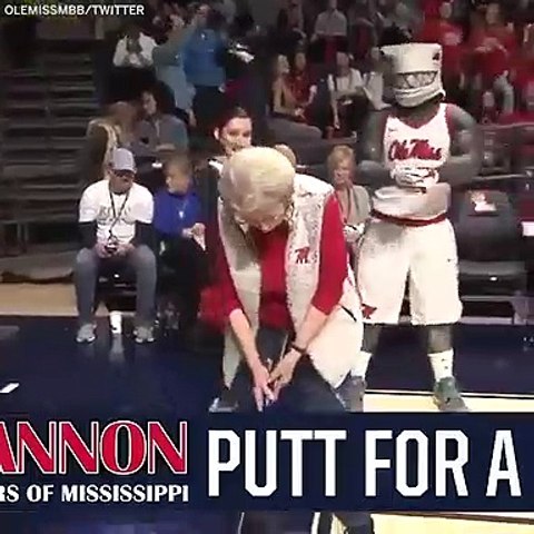 Une femme de 84 ans remporte une voiture grâce à un putt quasi impossible