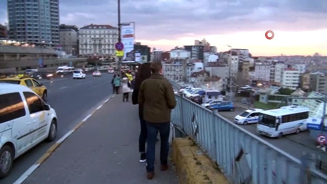 Manzarayı gören telefonuna sarıldı