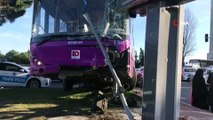 Başakşehir'de Trafik Kazası, Yolcu Dolu Otobüs İle Otomobil Çarpıştı
