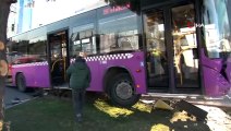 Ataşehir’de feci kaza: İstanbul A.Ş.’ye ait otobüs ile otomobil çarpıştı