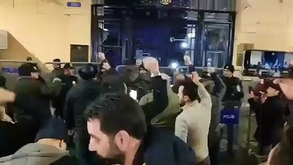 Rusya konsolosluğu önünde protesto