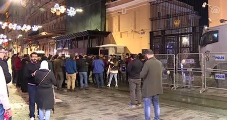 İdlib'deki hain saldırının ardından Rusya'nın İstanbul Başkonsolosluğu önünde protesto: Katil Putin hesap verecek