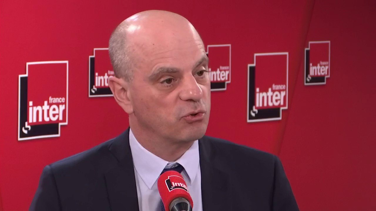 Jean-Michel Blanquer, ministre de l'Éducation nationale, lance une grande consultation anonyme des professeurs par internet pour "savoir ce qu'ils attendent de la gestion des ressources humaine du ministère"