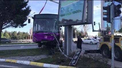 Ataşehir'de trafik kazasında 1 kişi yaralandı