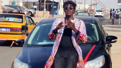 Mahfousse - Faire semblant d être atteint du Corona Virus ( Mahfousse Camera Cachée )