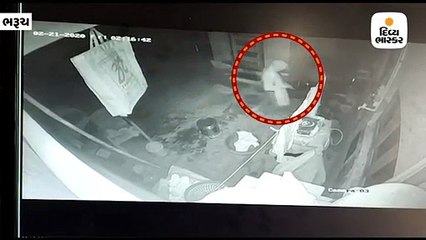 ચોર માથે કપડુ ઓઢી ઘરમાં ઘૂસ્યો, કેમેરો ઢાંકી સવા કલાક ઘરમાં ભરાયો