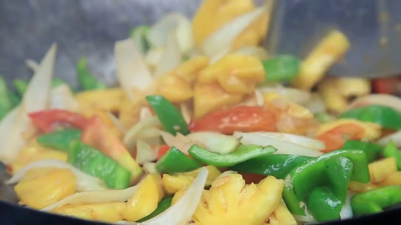 Cambodian food - Fried fish with pineapple - ចៀនត្រីជូរអែម - ម្ហូបខ្មែរ