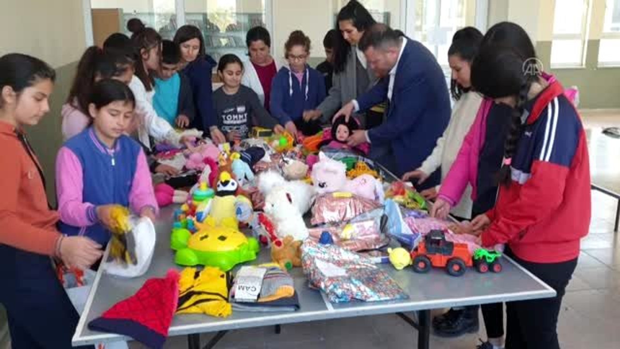 Köy okulu öğrencileri harçlıklarıyla depremzede çocuklara oyuncak gönderdi