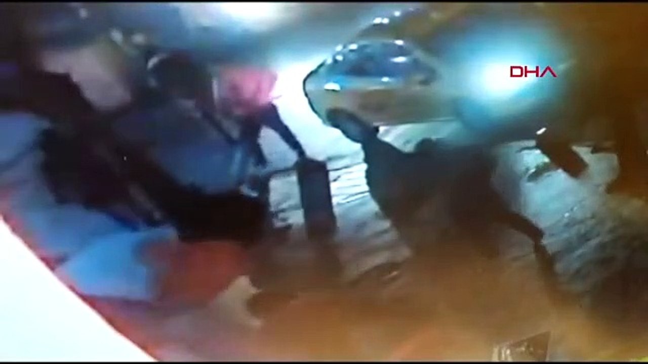 Fatih’te kadına saldıran kişiyi dövdüler
