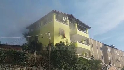 Zjarr në një vilë 4-katëshe në Berat/ Jetonte një çift i moshuar, shkak bllokimi i oxhakut
