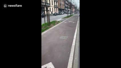 Tải video: Milan neighbourhood appears to be deserted during coronavirus outbreak in northern Italy