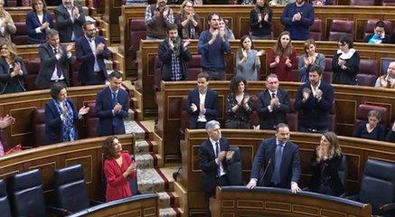La oposición grita 'dimisión' a Ábalos y el Gobierno responde aplaudiendo