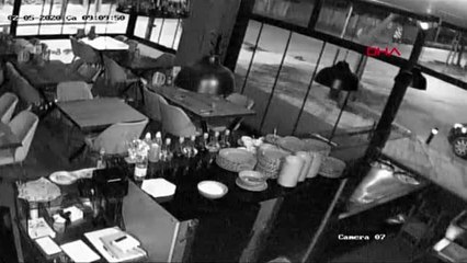 Bağcılar'daki restorandan televizyon çalan hırsız kamerada