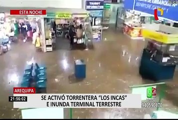 Arequipa: torrentera "Los Incas" se desbordó esta noche e inundó terminal terrestre