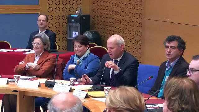 Coronavirus : Les réseaux sociaux et les rumeurs sont considérés comme la principale menace par le gouvernement