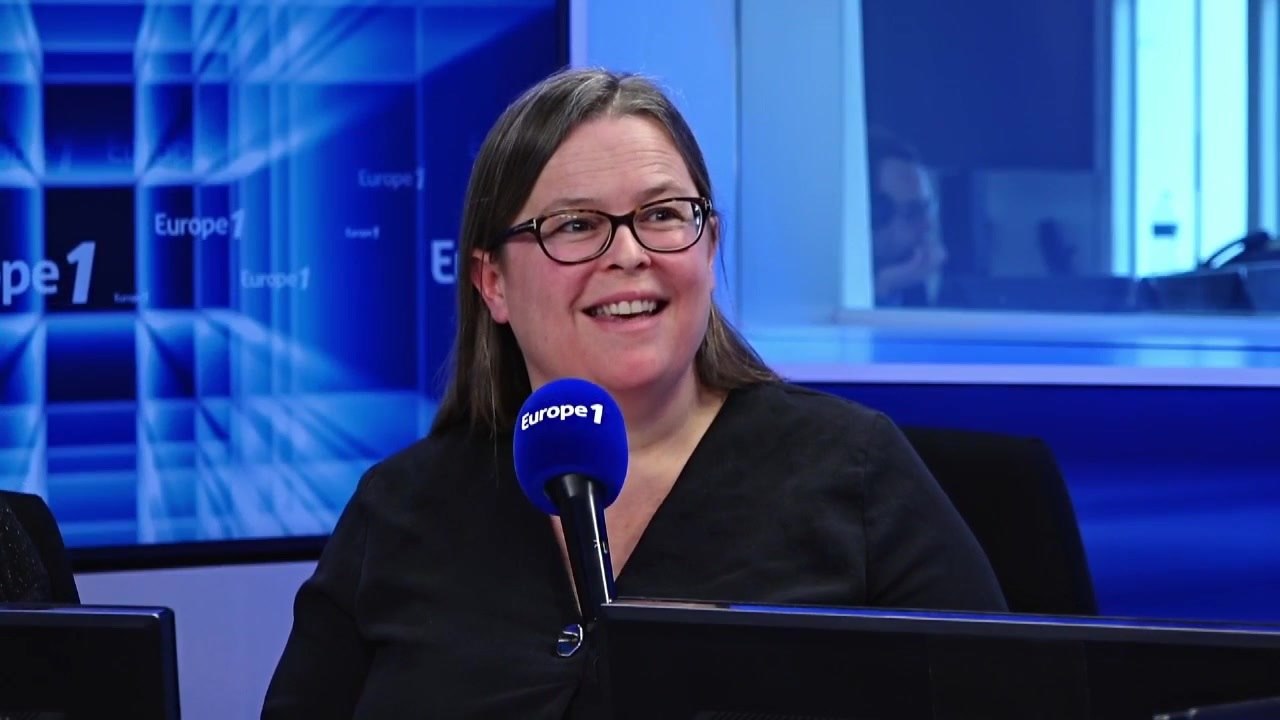 La France bouge : Gaële Le Noane, créatrice de la start-up Marguerite et cie  a breveté un distributeur de protections hygiéniques gratuites et bio installé dans les établissements scolaires, les universités et  les entreprises