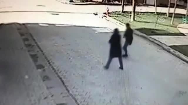Kadının çantasını bıçak zoruyla gasp eden zanlı yakalandı